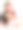 女婴妈妈和爸爸一家人幸福地躺在一起图片下载
