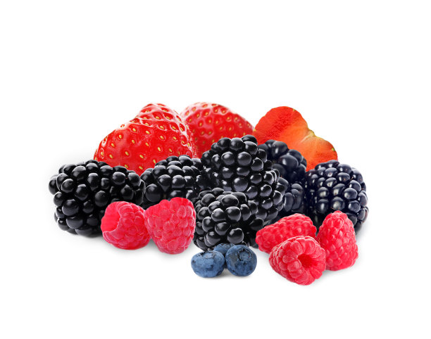 不同的成熟美味的浆果在白色的背景下图片下载
