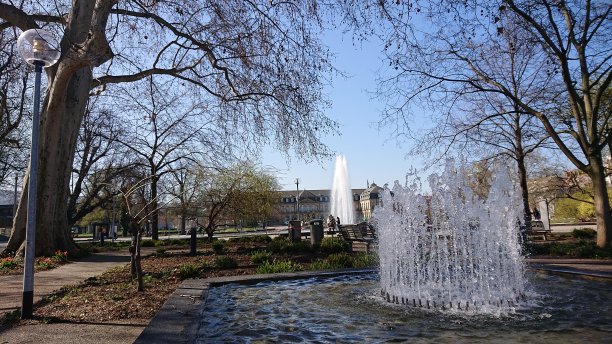 德国。春天。斯图加特，公园和喷泉之城。图片下载