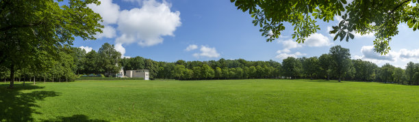 夏日里一个大城市公园的全景图图片下载