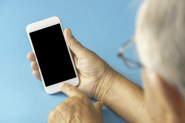 资深女性寻找智能手机图片下载