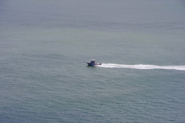 海上的渔船图片下载