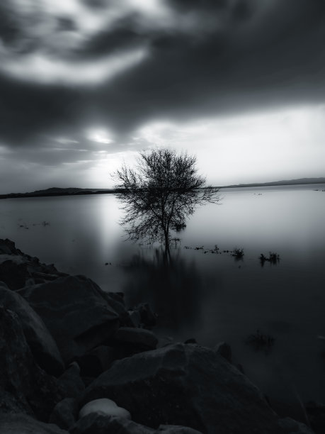 巴基斯坦克什米尔一个宁静的夜晚图片下载