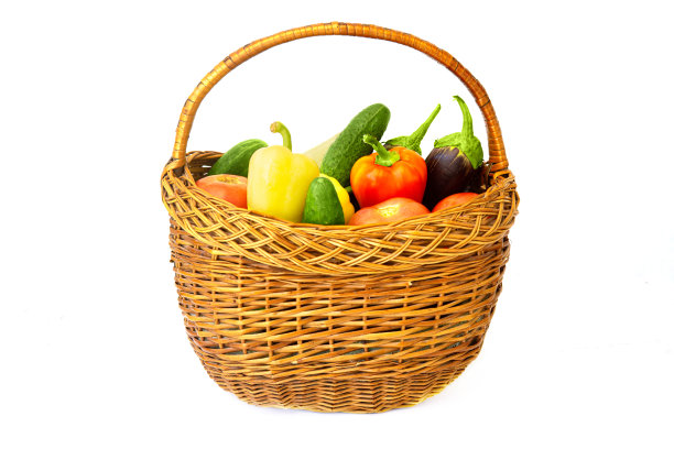 有新鲜蔬菜的柳条篮子图片下载