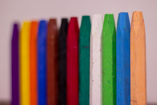 五彩缤纷的彩色蜡笔图片下载