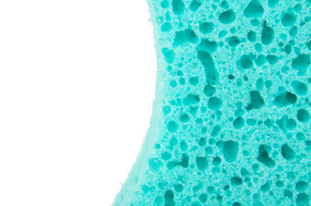 蓝色海绵淋浴缕孤立在白色背景图片下载