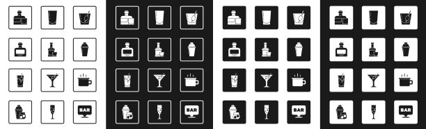 设置鸡尾酒血腥玛丽威士忌酒瓶和玻璃杯图片下载