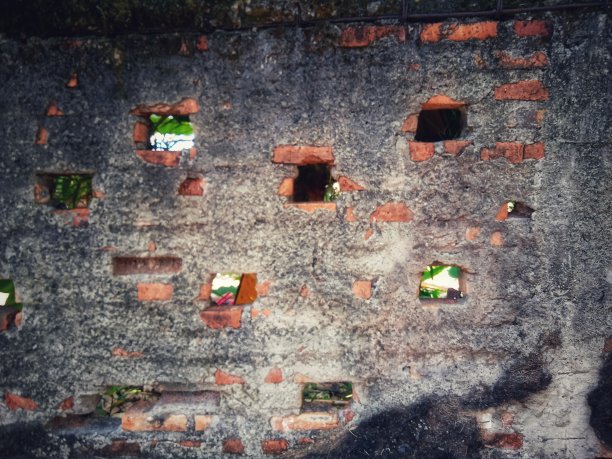 脏了许多孔壁图片下载