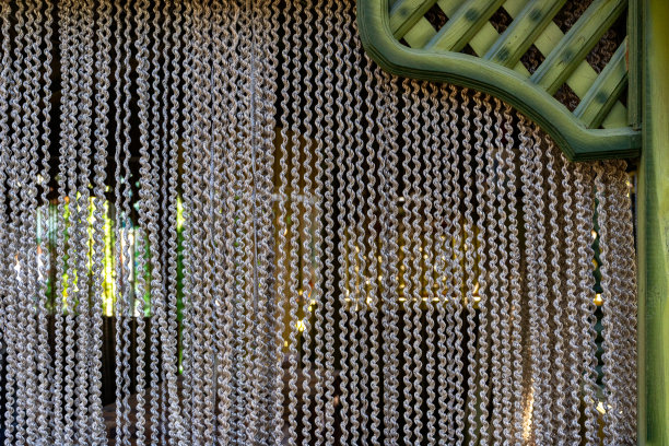 复古风格的装饰窗帘。复古风格的餐厅图片下载