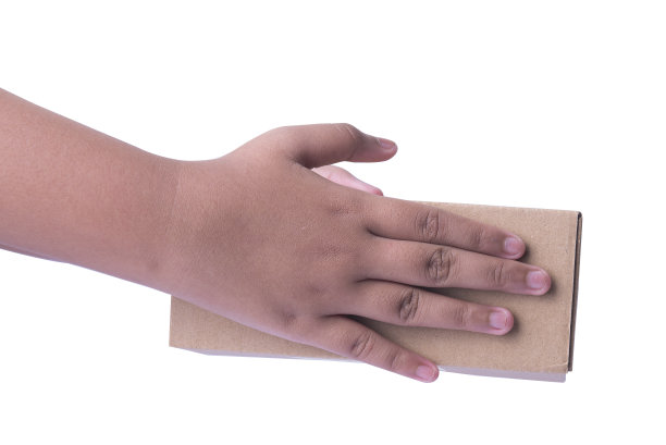 人手拿着纸板箱图片下载