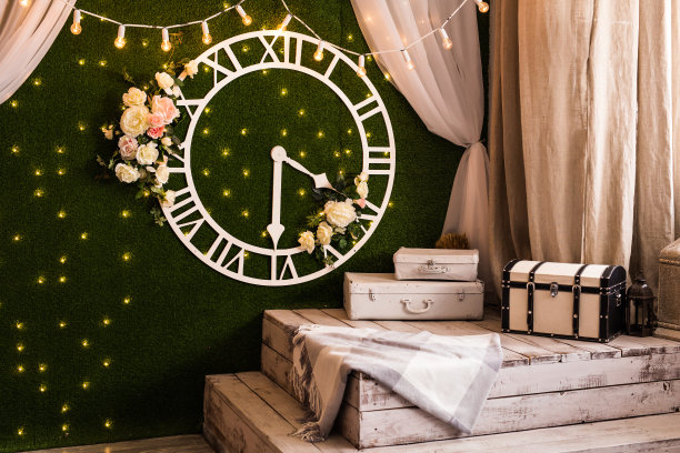 时间的概念-古董时钟的复古风格墙上的室内图片下载