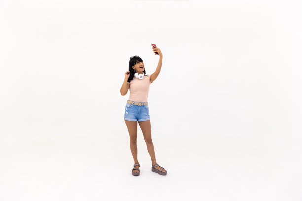 亚洲女性自拍全身像图片下载