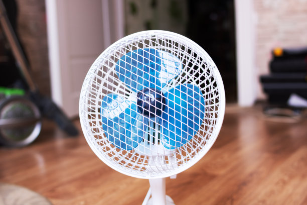 房间背景上的小室内风机图片下载