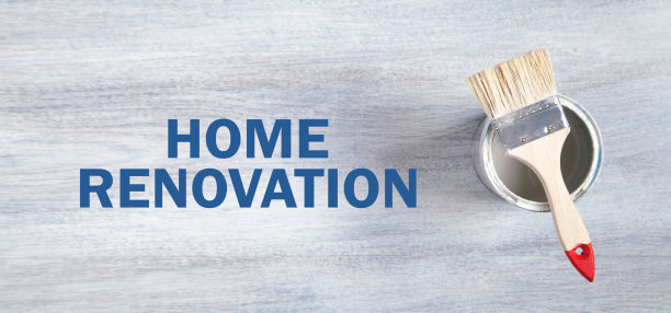 在白色木制背景上用文字油漆和画笔进行家居装修。图片下载