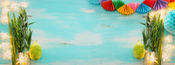 犹太住棚节。传统符号(四种):Etrog (citron)， lulav (palm branch)， hadas (myrtle)， arava (willow)图片下载