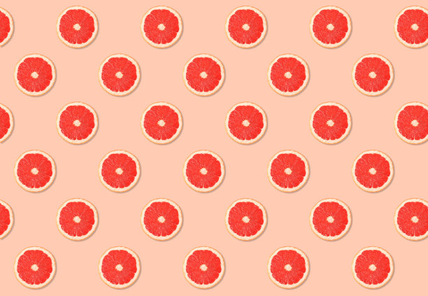 葡萄柚片的图案在淡粉色的背景上图片下载