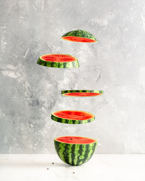 西瓜切片升空。图片下载