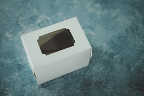 封闭的白色纸盒饼，空白的产品广告模板包装图片下载