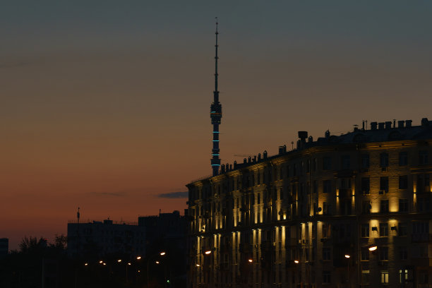 莫斯科的城市景观在夏天炎热的夜晚。图片下载
