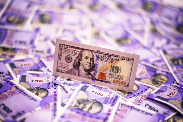 美元在印度卢比的背景下图片下载