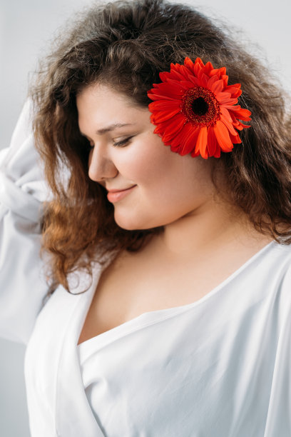 美丽的女人加上尺寸完美的民族风格图片下载