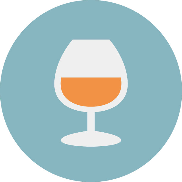 一杯白色背景的白兰地图片下载