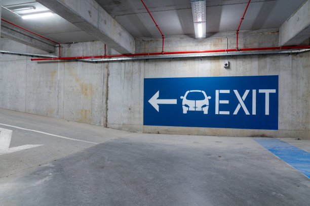 一个地下车库图片下载