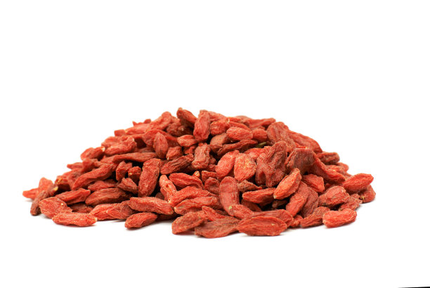 在白色背景上分离的干枸杞浆果图片下载