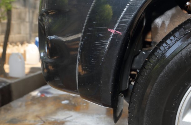 小货车上有划痕图片下载