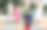 非裔美国男孩与青少年在城市街道上跳现代舞图片下载