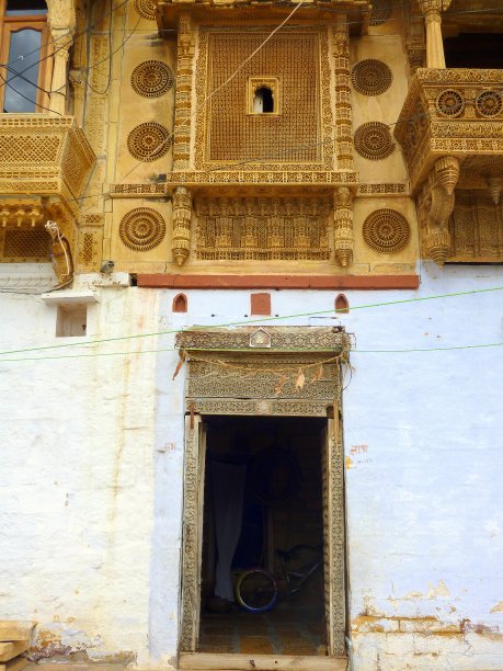 传统装饰入口，街景，Jaisalmer，拉贾斯坦邦，印度图片下载