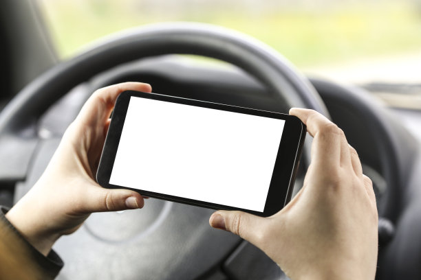 在车里使用手机应用图片下载