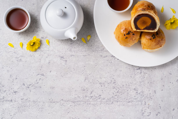 中秋佳节用的蛋黄月饼。图片下载