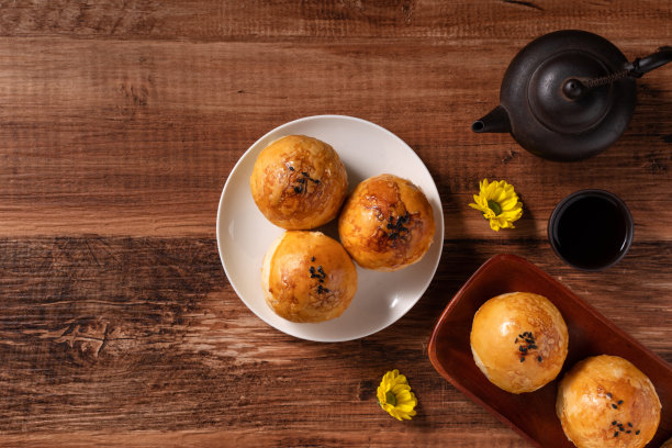 中秋佳节用的蛋黄月饼。图片下载