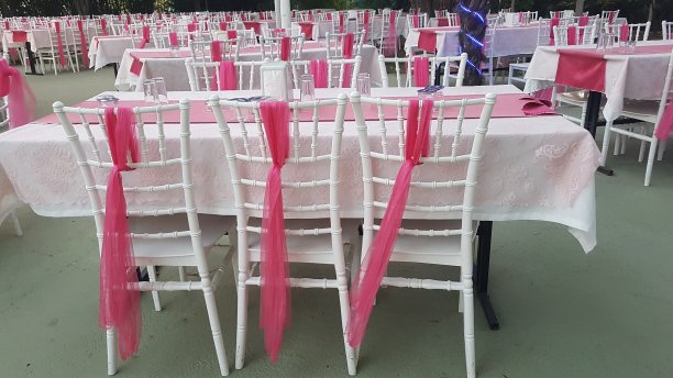 为受邀者准备的长凳图片下载