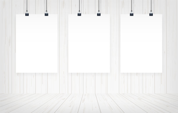 木制背景的白色纸海报。图片下载