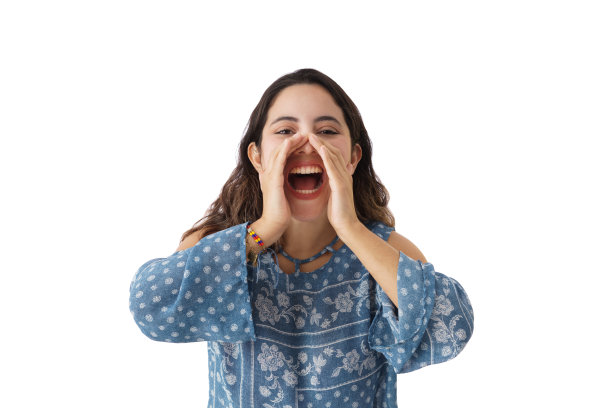 年轻女子用手捂着嘴大喊大叫图片下载