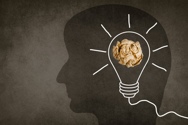 带有灯泡的脸部轮廓，纹理背景，空白的文本复制空间图片下载