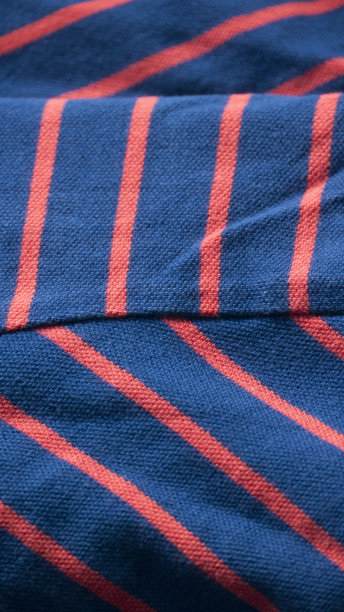 有红线的蓝色t恤图片下载