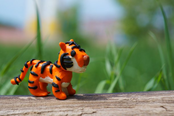 用橡皮泥制作的老虎特写。图片下载