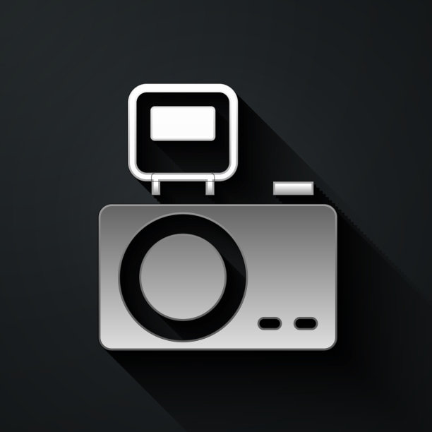 银色相机与照明闪光灯图标图片下载