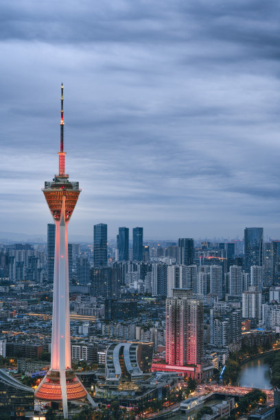 繁华的成都夜景灯展与密集的现代高楼融为一体图片下载