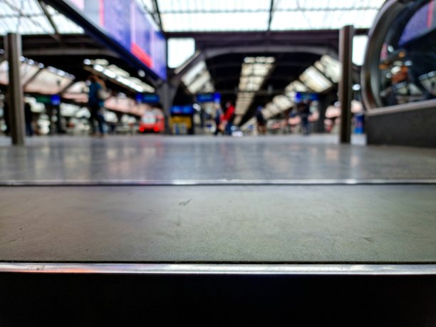 苏黎世火车站-模糊图片下载