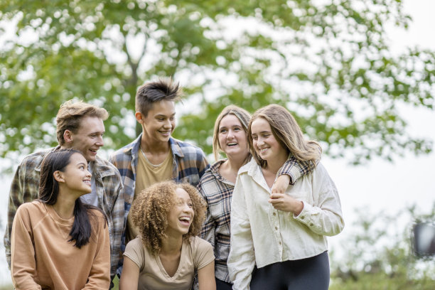 休闲多民族青少年肖像图片下载