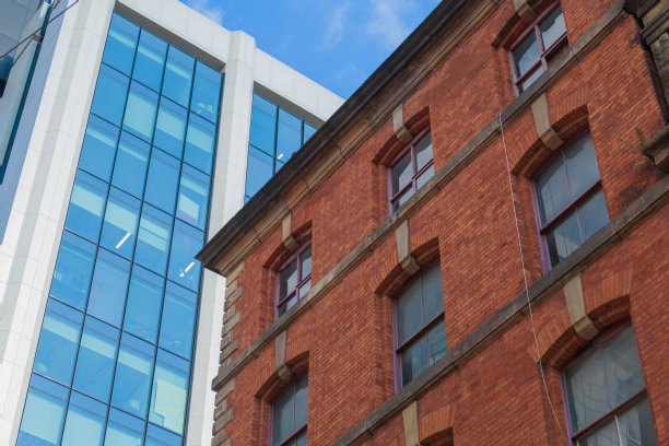 英国曼彻斯特的现代办公大楼图片下载