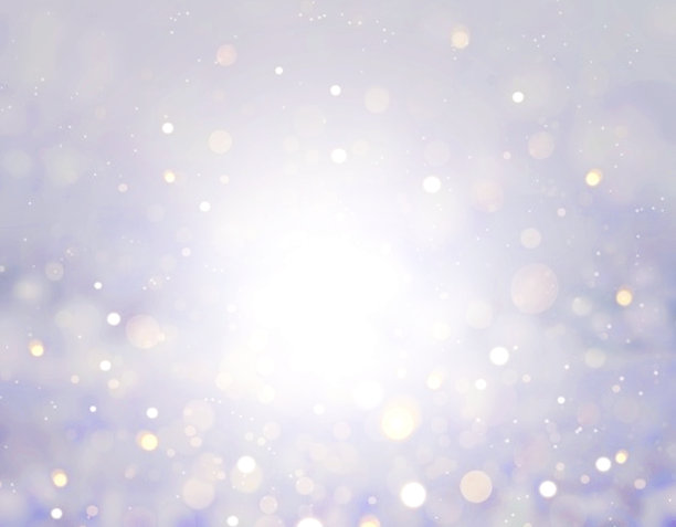 圣诞散景，柔和模糊的背景。冬天的纹理。紫色的抽象背景。白雪皑皑的插图。闪亮的美丽的光芒。优雅的闪闪发光的壁纸。图片下载