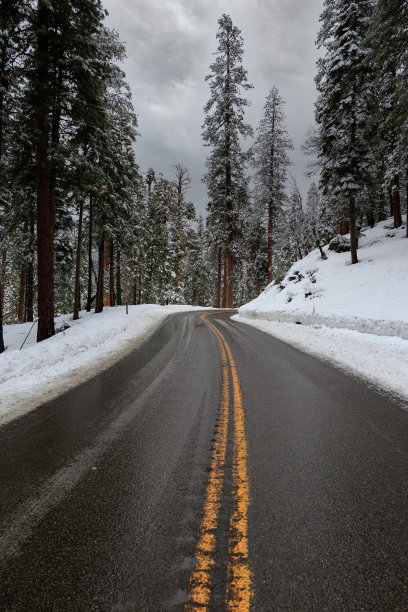 优山美地的下雪天图片下载