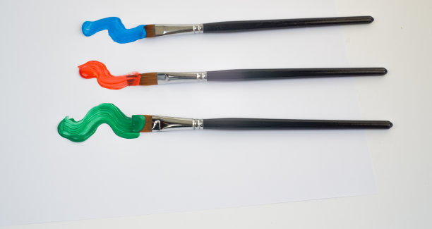 艺术家们用彩色油彩作画图片下载