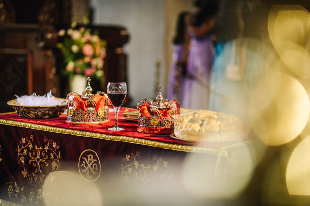 两个人在上帝面前。图片下载