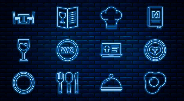 厨师把炒鸡蛋、牛排、肉放在盘子里图片下载